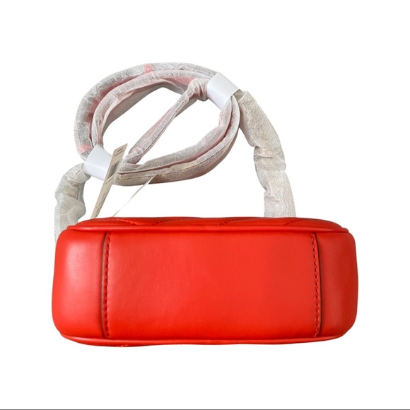 ❤️✨ Tory Burch Kira Chevron small camera bag❤️ - Picture 7 of 14